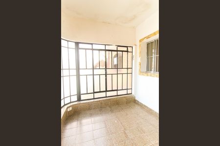Casa à venda com 250m², 3 quartos e 5 vagas Casa à venda com 250m², 3 quartos e 5 vagasHall da sala