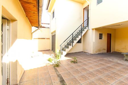 Casa à venda com 250m², 3 quartos e 5 vagas Casa à venda com 250m², 3 quartos e 5 vagasQuintal