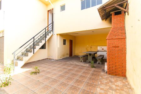 Casa à venda com 250m², 3 quartos e 5 vagas Casa à venda com 250m², 3 quartos e 5 vagasQuintal