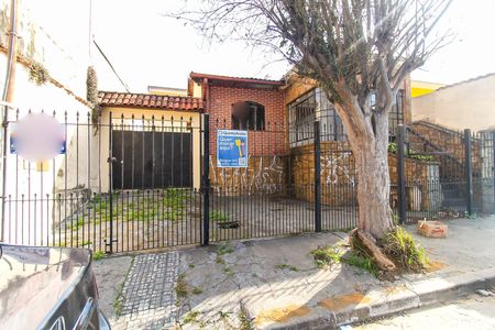 Casa à venda com 250m², 3 quartos e 5 vagas Casa à venda com 250m², 3 quartos e 5 vagasFachada + Placa