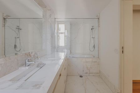 Apartamento à venda com 164m², 2 quartos e 2 vagasBanheiro da Suíte 1