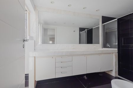 Apartamento à venda com 164m², 2 quartos e 2 vagasBanheiro da Suíte 2