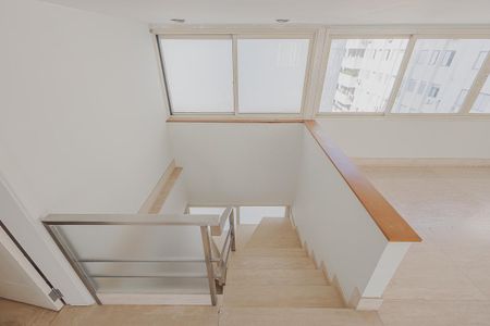 Apartamento à venda com 164m², 2 quartos e 2 vagasEscada