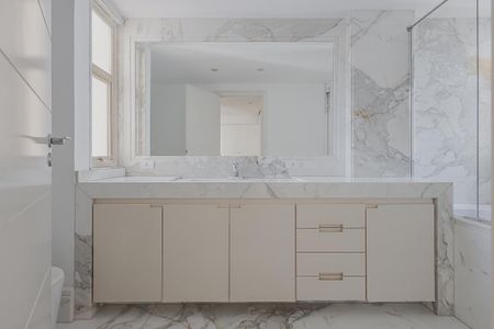 Apartamento à venda com 164m², 2 quartos e 2 vagasBanheiro da Suíte 1