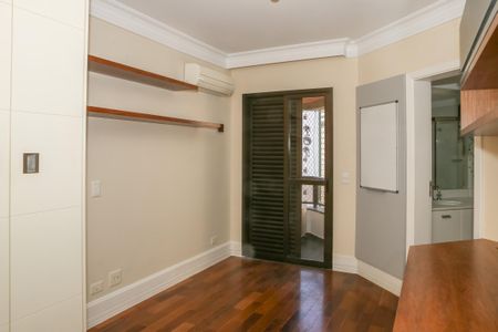 Apartamento à venda com 244m², 4 quartos e 4 vagasSuíte 2