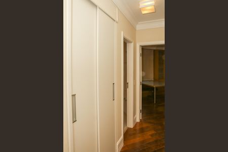 Apartamento à venda com 244m², 4 quartos e 4 vagasCorredor