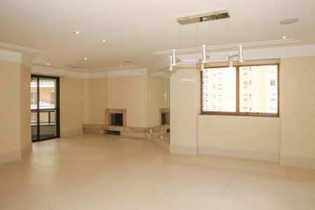 Apartamento à venda com 244m², 4 quartos e 4 vagasSala
