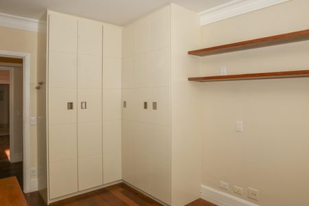 Apartamento à venda com 244m², 4 quartos e 4 vagasSuíte 2
