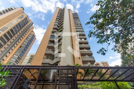 Apartamento à venda com 244m², 4 quartos e 4 vagasFachada