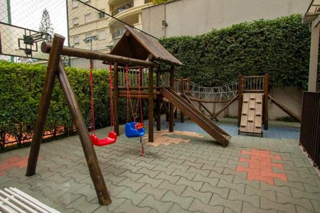 Apartamento à venda com 244m², 4 quartos e 4 vagasÁrea comum - Playground