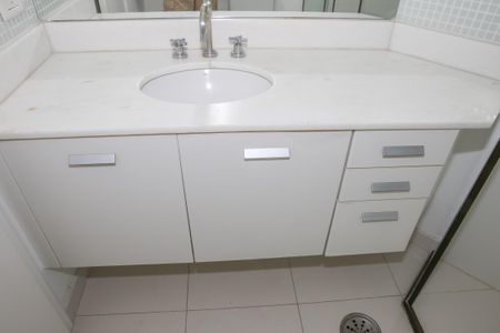 Apartamento à venda com 244m², 4 quartos e 4 vagasBanheiro da Suíte 2