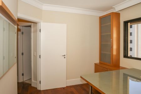 Apartamento à venda com 244m², 4 quartos e 4 vagasQuarto 2
