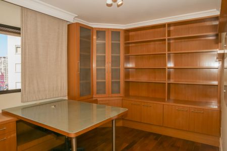 Apartamento à venda com 244m², 4 quartos e 4 vagasQuarto 2