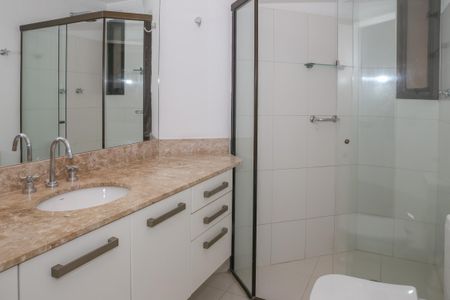 Apartamento à venda com 244m², 4 quartos e 4 vagasBanheiro Social