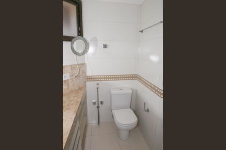 Apartamento à venda com 244m², 4 quartos e 4 vagasBanheiro da Suíte 1
