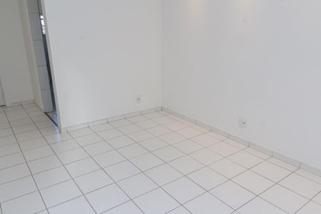 Sala de apartamento para alugar com 2 quartos, 43m² em Cosmos, Rio de Janeiro