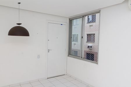 Sala de apartamento para alugar com 2 quartos, 43m² em Cosmos, Rio de Janeiro