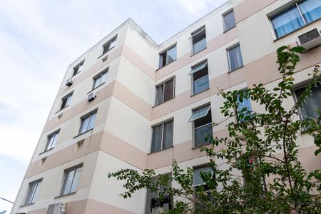 Apartamento para alugar com 43m², 2 quartos e 1 vaga Apartamento para alugar com 43m², 2 quartos e 1 vagaFachada