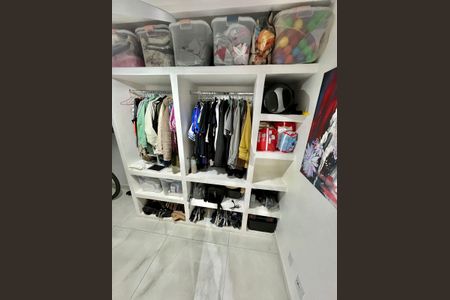 Apartamento à venda com 480m², 2 quartos e 4 vagas Apartamento à venda com 480m², 2 quartos e 4 vagasCloset da suíte