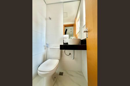 Apartamento à venda com 480m², 2 quartos e 4 vagas Apartamento à venda com 480m², 2 quartos e 4 vagasLavabo piso superior