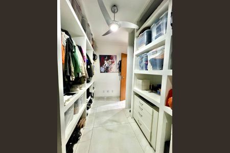 Apartamento à venda com 480m², 2 quartos e 4 vagas Apartamento à venda com 480m², 2 quartos e 4 vagasCloset da suíte