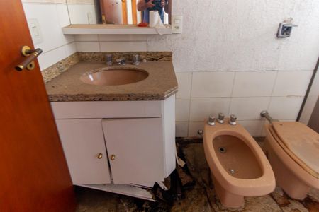 Apartamento à venda com 154m², 3 quartos e 1 vaga Apartamento à venda com 154m², 3 quartos e 1 vagaBanheiro 2