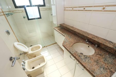 Apartamento à venda com 177m², 3 quartos e 3 vagasBanheiro da Suíte 2