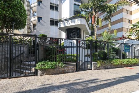 Apartamento à venda com 177m², 3 quartos e 3 vagasFachada
