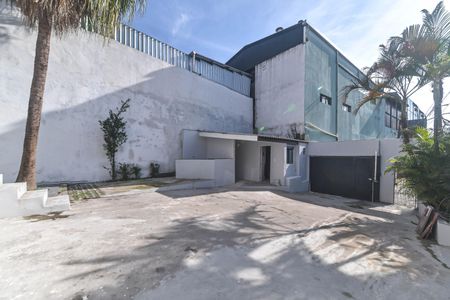 Casa à venda com 250m², 4 quartos e 9 vagasQuintal - Garagem