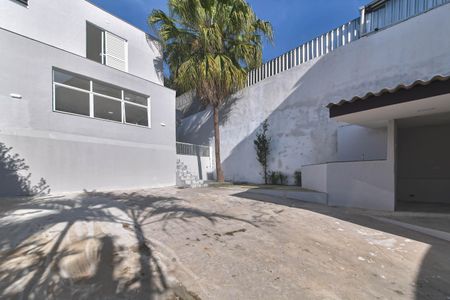 Casa à venda com 250m², 4 quartos e 9 vagasQuintal - Garagem