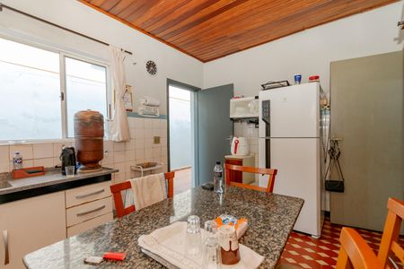 Casa à venda com 250m², 3 quartos e 3 vagas Casa à venda com 250m², 3 quartos e 3 vagasCozinha