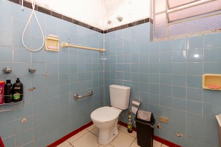 Casa à venda com 250m², 3 quartos e 3 vagas Casa à venda com 250m², 3 quartos e 3 vagasBanheiro Social