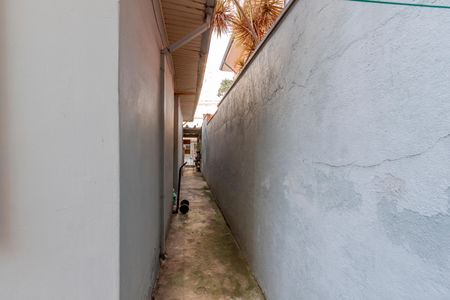 Casa à venda com 250m², 3 quartos e 3 vagas Casa à venda com 250m², 3 quartos e 3 vagasCorredor Lateral