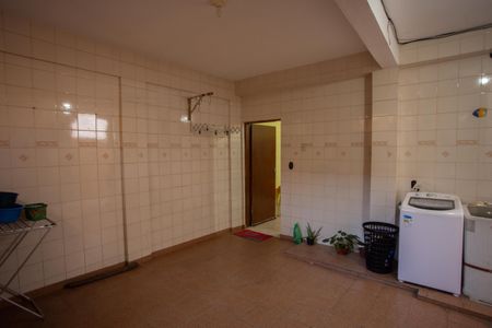 Casa à venda com 300m², 2 quartos e 2 vagas Casa à venda com 300m², 2 quartos e 2 vagasÁrea de Serviço