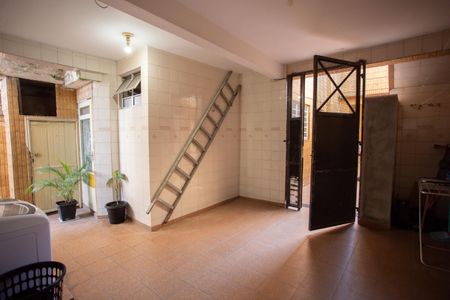 Casa à venda com 300m², 2 quartos e 2 vagas Casa à venda com 300m², 2 quartos e 2 vagasÁrea de Serviço