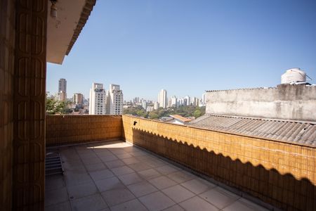 Casa à venda com 300m², 2 quartos e 2 vagas Casa à venda com 300m², 2 quartos e 2 vagasTerraço