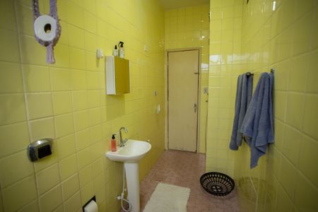 Casa à venda com 300m², 2 quartos e 2 vagas Casa à venda com 300m², 2 quartos e 2 vagasBanheiro