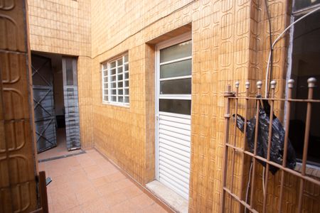 Casa à venda com 300m², 2 quartos e 2 vagas Casa à venda com 300m², 2 quartos e 2 vagasEdícula