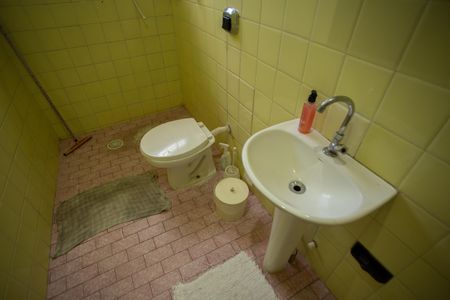 Casa à venda com 300m², 2 quartos e 2 vagas Casa à venda com 300m², 2 quartos e 2 vagasBanheiro