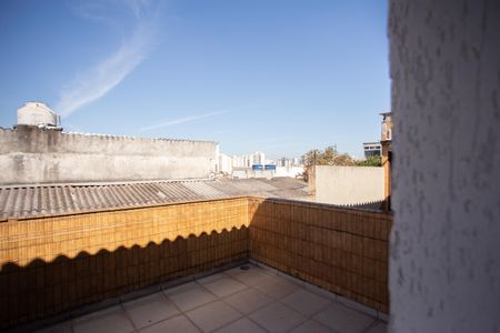 Casa à venda com 300m², 2 quartos e 2 vagas Casa à venda com 300m², 2 quartos e 2 vagasTerraço