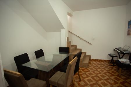 Casa à venda com 300m², 2 quartos e 2 vagas Casa à venda com 300m², 2 quartos e 2 vagasEdícula