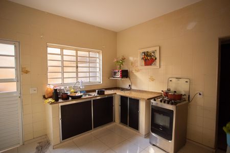 Casa à venda com 300m², 2 quartos e 2 vagas Casa à venda com 300m², 2 quartos e 2 vagasEdícula