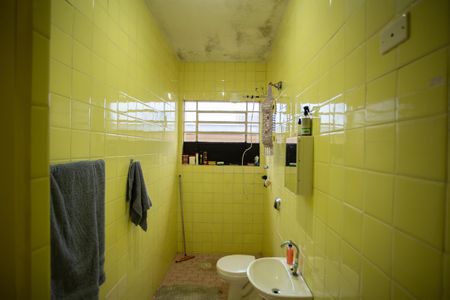 Casa à venda com 300m², 2 quartos e 2 vagas Casa à venda com 300m², 2 quartos e 2 vagasBanheiro