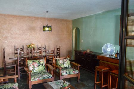 Casa de condomínio para alugar com 153m², 3 quartos e 1 vaga Casa de condomínio para alugar com 153m², 3 quartos e 1 vagaSala