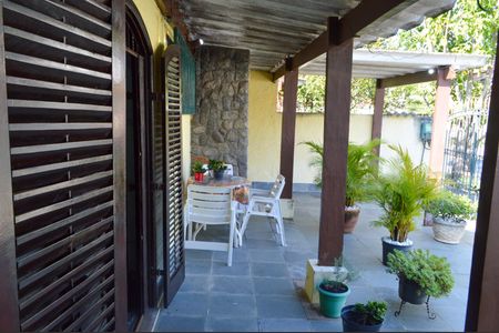 Casa de condomínio para alugar com 153m², 3 quartos e 1 vaga Casa de condomínio para alugar com 153m², 3 quartos e 1 vagaVaranda