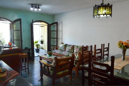 Casa de condomínio para alugar com 153m², 3 quartos e 1 vaga Casa de condomínio para alugar com 153m², 3 quartos e 1 vagaSala