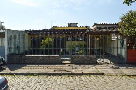 Casa de condomínio para alugar com 153m², 3 quartos e 1 vaga Casa de condomínio para alugar com 153m², 3 quartos e 1 vagaFachada