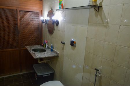 Casa de condomínio para alugar com 153m², 3 quartos e 1 vaga Casa de condomínio para alugar com 153m², 3 quartos e 1 vagaBanheiro da Suíte