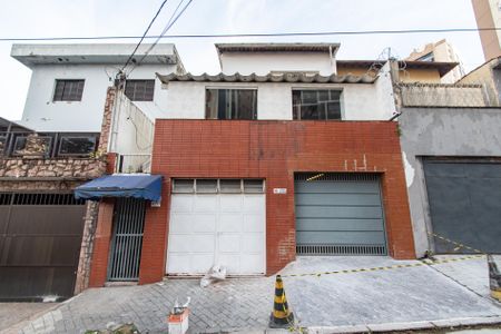 Casa à venda com 260m², 3 quartos e 2 vagas Casa à venda com 260m², 3 quartos e 2 vagasFachada