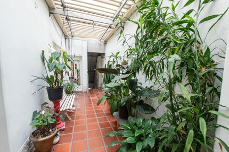 Casa à venda com 260m², 3 quartos e 2 vagas Casa à venda com 260m², 3 quartos e 2 vagasCorredor